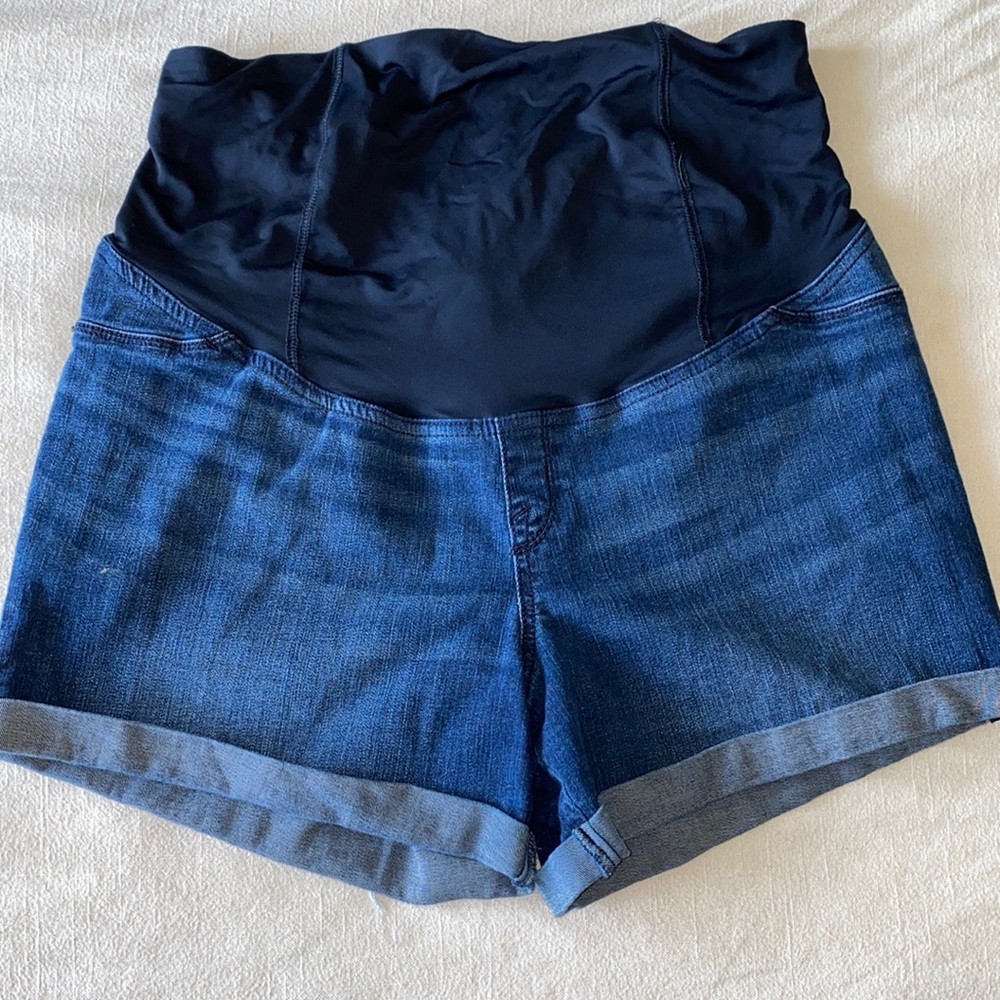 Maternity shorts